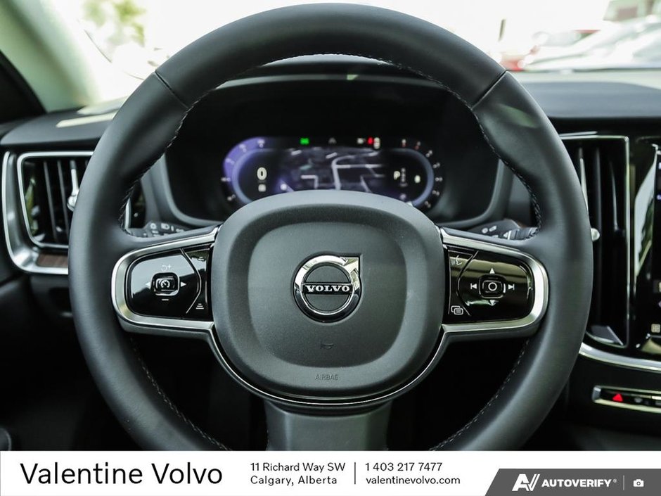 2024 Volvo S60 Plus Dark Theme-13