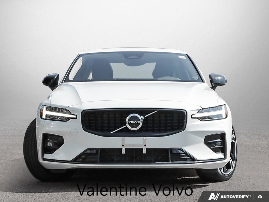 2024 Volvo S60 Plus Dark Theme-1