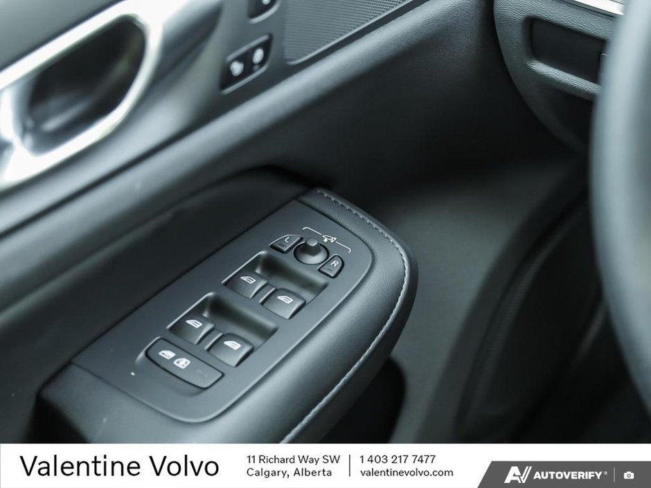 2024 Volvo S60 Plus Dark Theme-16