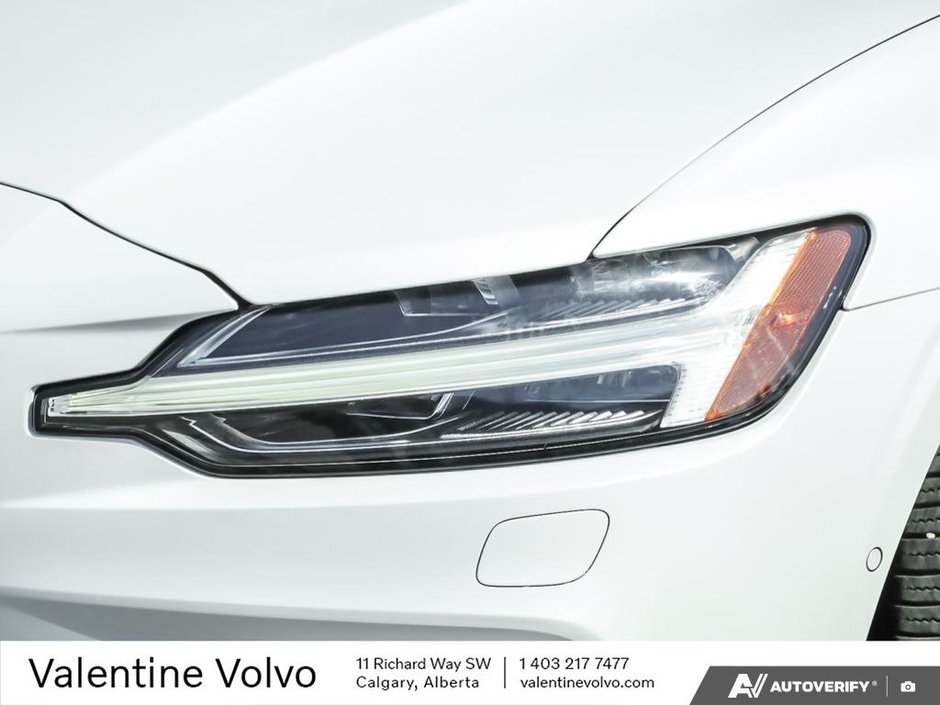 2024 Volvo S60 Plus Dark Theme-9