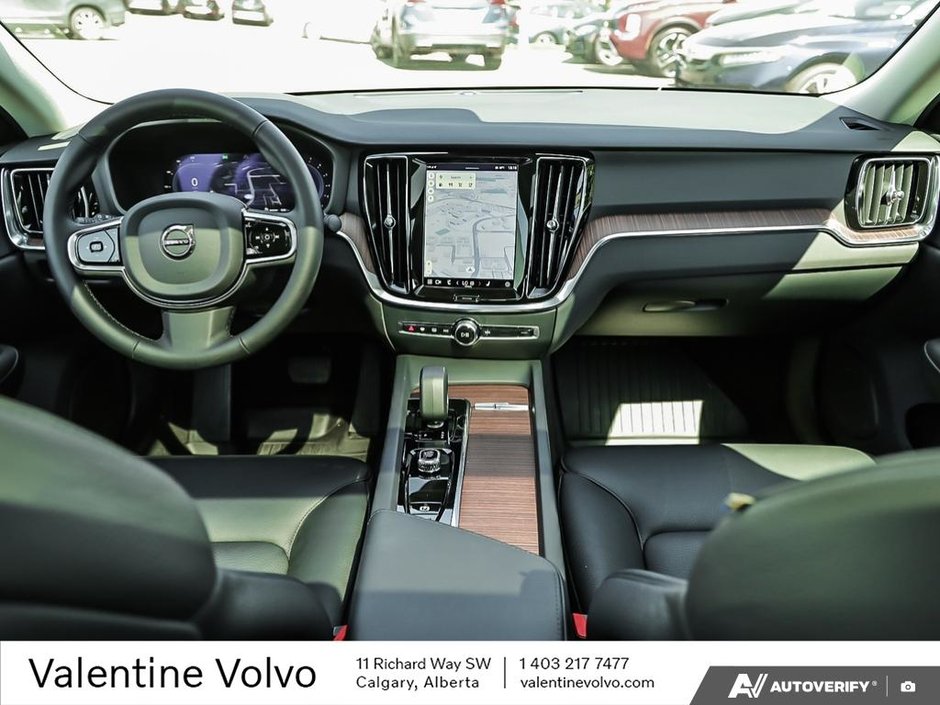 2024 Volvo S60 Plus Dark Theme-24