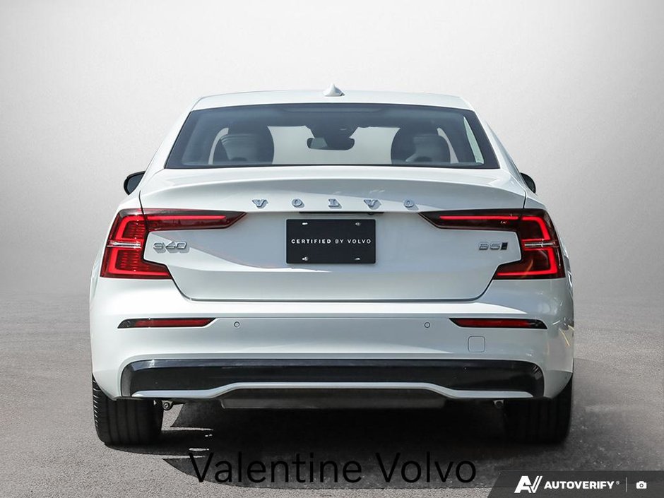 2024 Volvo S60 Plus Dark Theme-4
