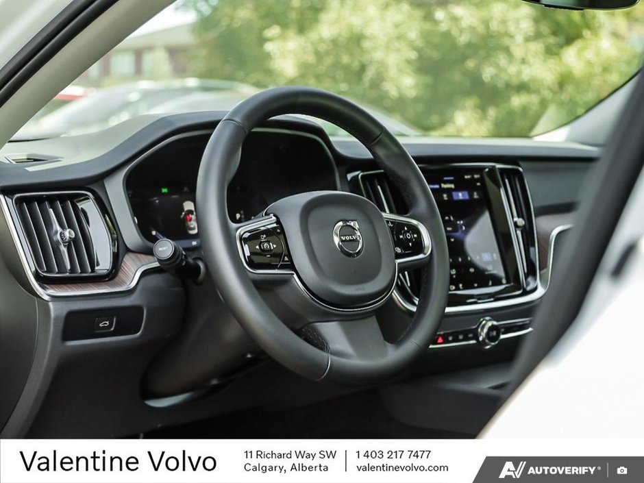 2024 Volvo S60 Plus Dark Theme-12