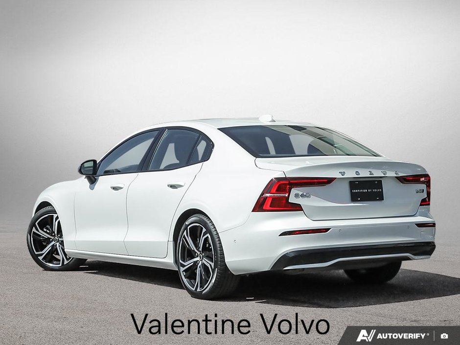 2024 Volvo S60 Plus Dark Theme-3