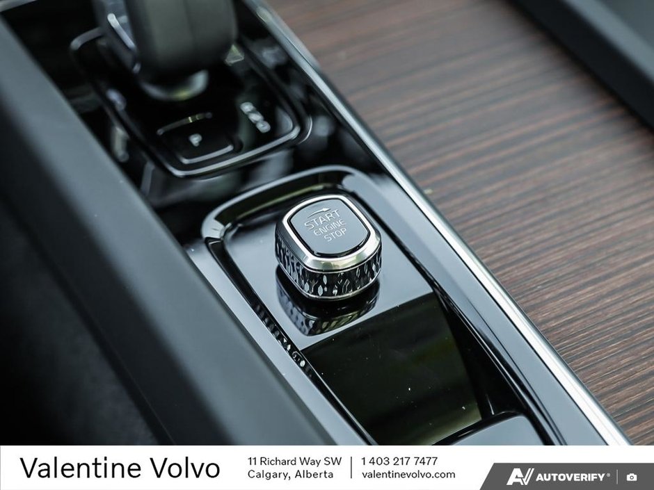 2024 Volvo S60 Plus Dark Theme-27