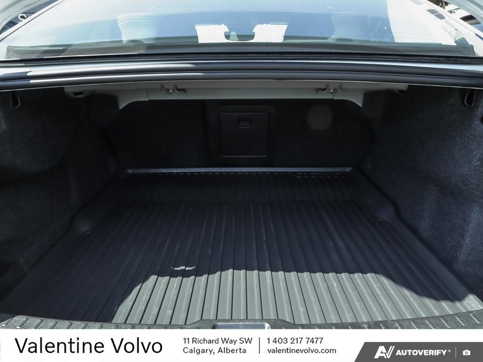 2024 Volvo S60 Plus Dark Theme-10