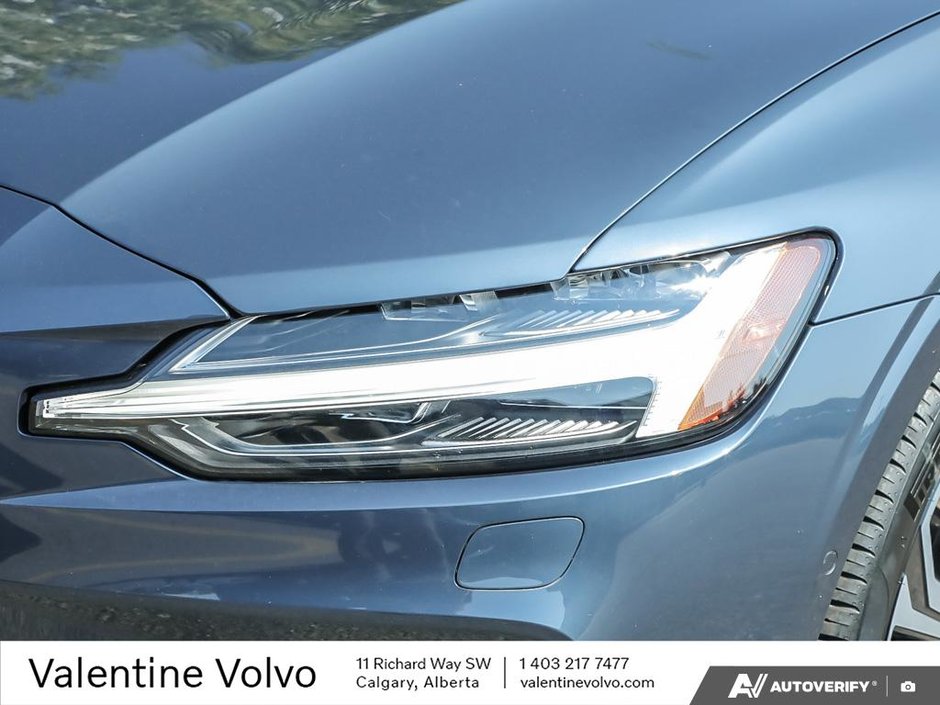 2024 Volvo S60 Plus Dark Theme-9