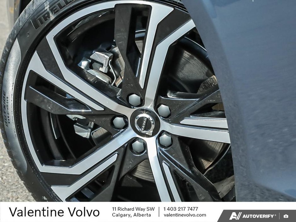 2024 Volvo S60 Plus Dark Theme-5