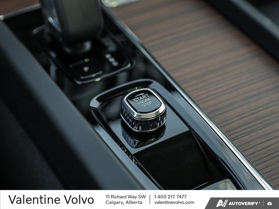 2024 Volvo S60 Plus Dark Theme-27