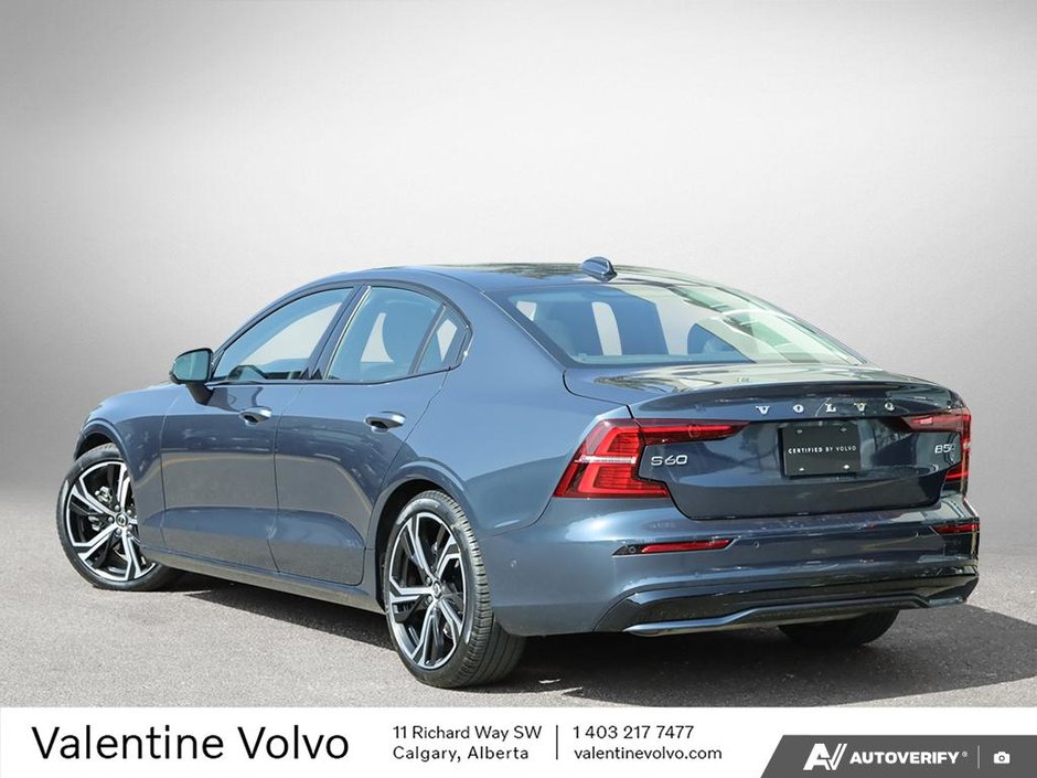2024 Volvo S60 Plus Dark Theme-3