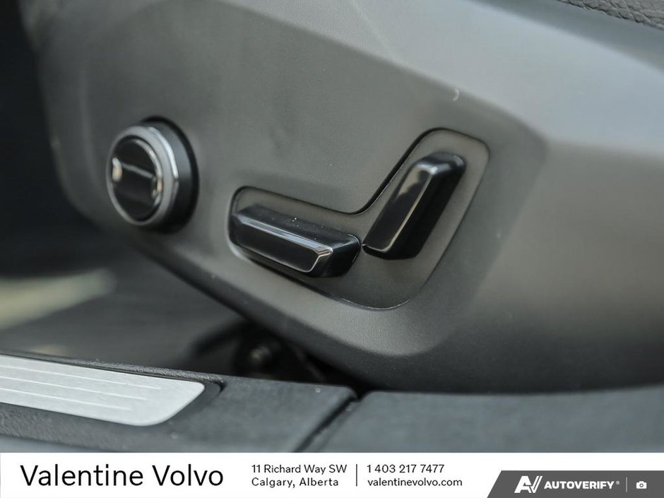 2024 Volvo S60 Plus Dark Theme-28