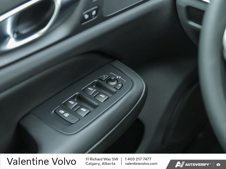 2024 Volvo S60 Plus Dark Theme-16