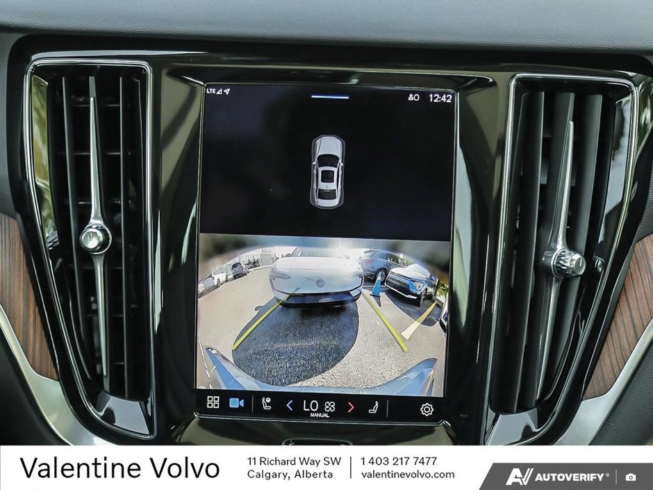 2024 Volvo S60 Plus Dark Theme-26