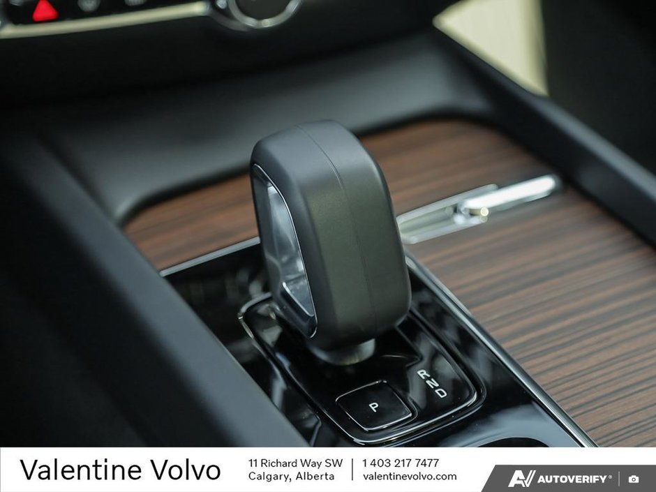 2024 Volvo S60 Plus Dark Theme-18