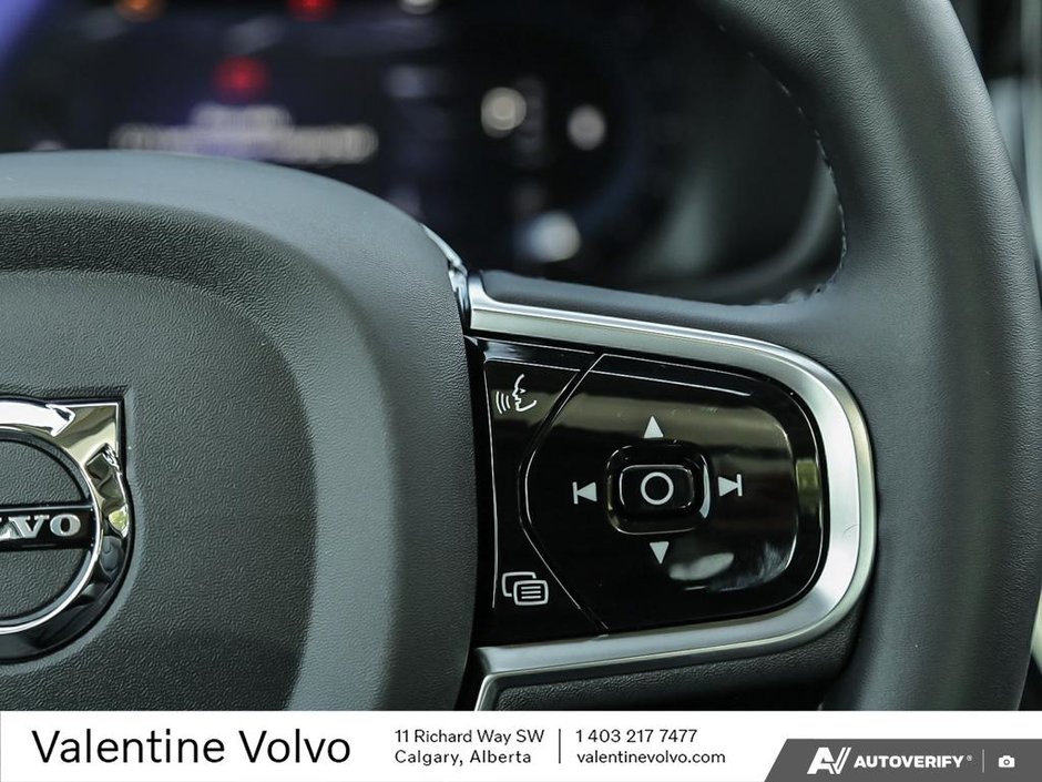 2024 Volvo S60 Plus Dark Theme-17