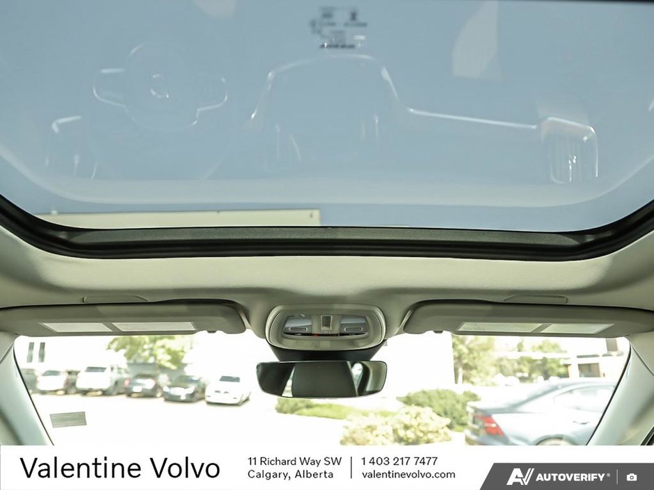 2024 Volvo S60 Plus Dark Theme-25