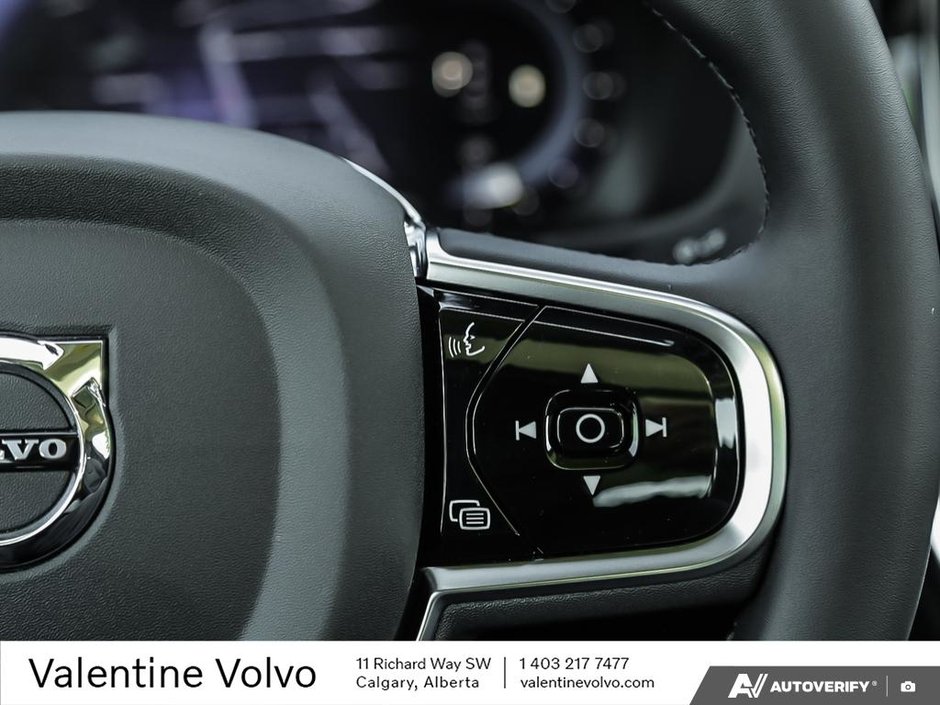 2024 Volvo S60 Plus Dark Theme-17
