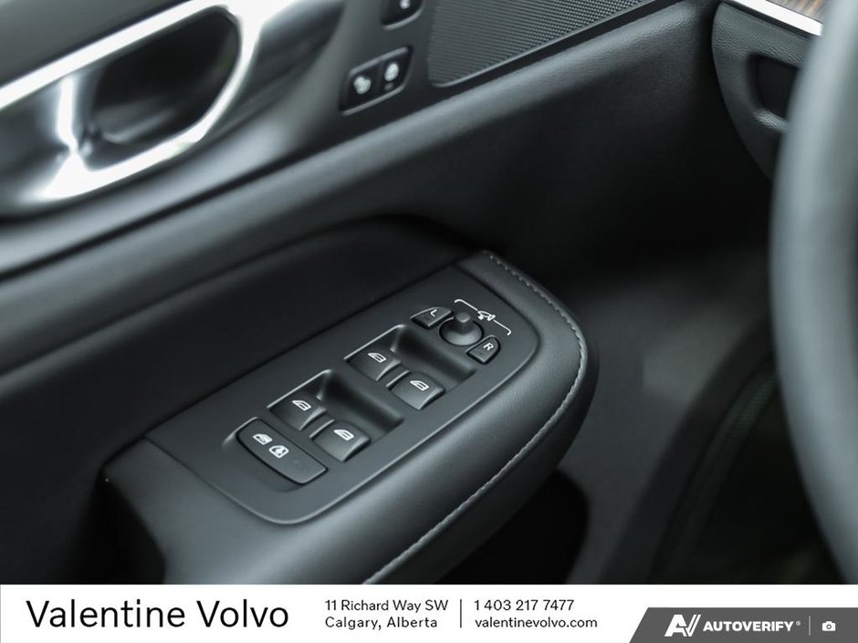 2024 Volvo S60 Plus Dark Theme-16