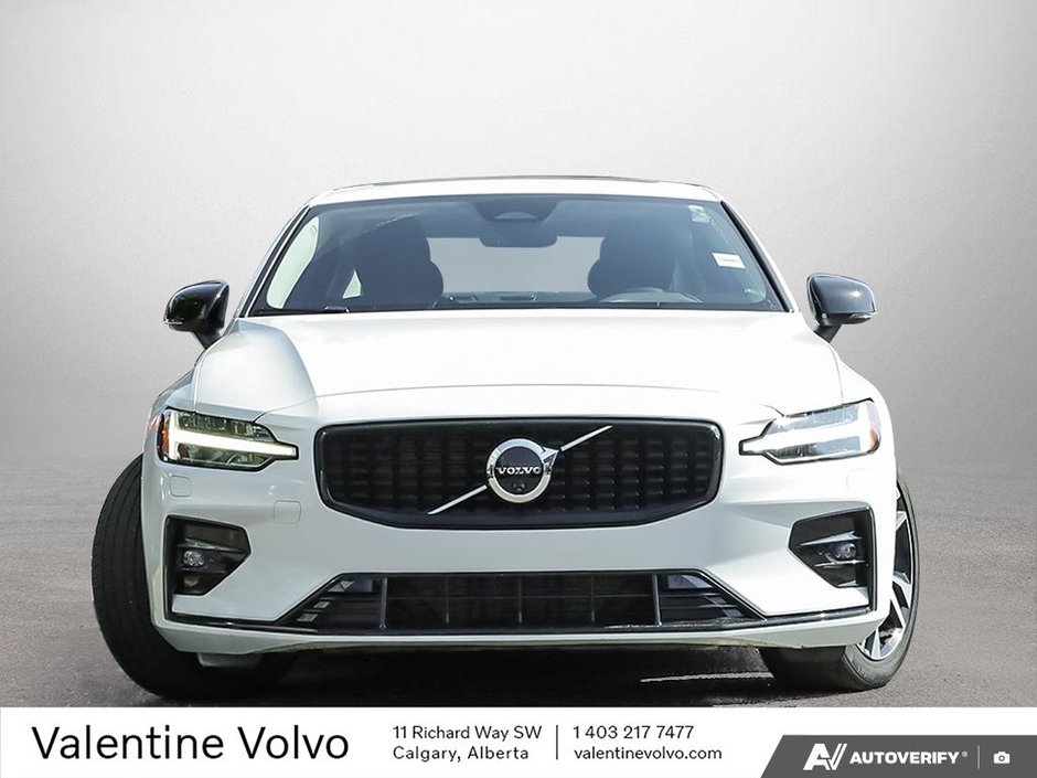 2024 Volvo S60 Plus Dark Theme-1