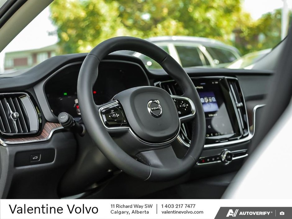 2024 Volvo S60 Plus Dark Theme-12