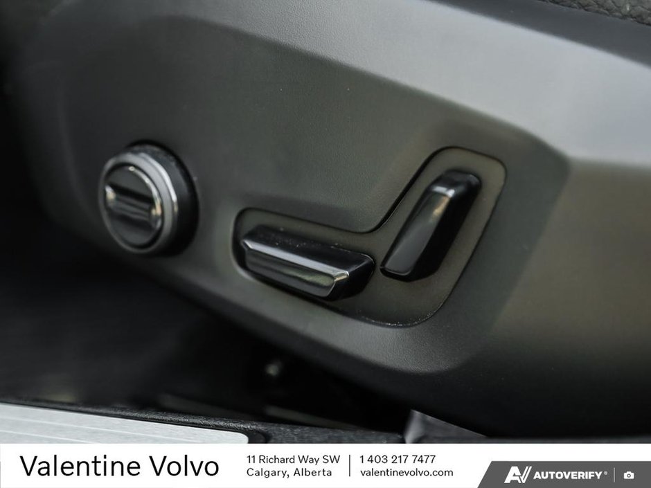 2024 Volvo S60 Plus Dark Theme-28