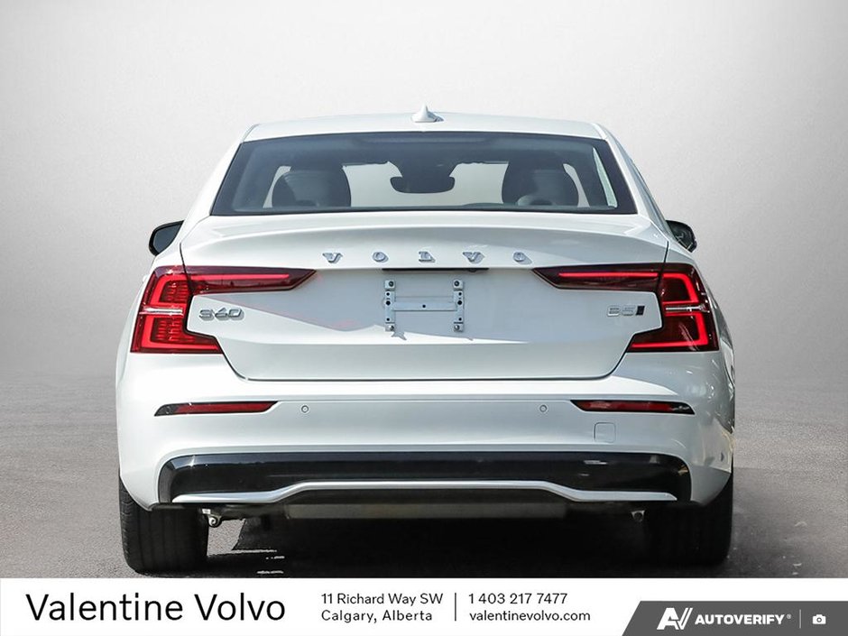 2024 Volvo S60 Plus Dark Theme-4