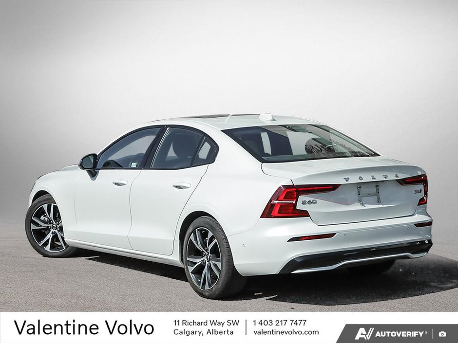 2024 Volvo S60 Plus Dark Theme-3