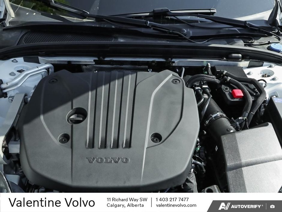 2024 Volvo S60 Plus Dark Theme-7