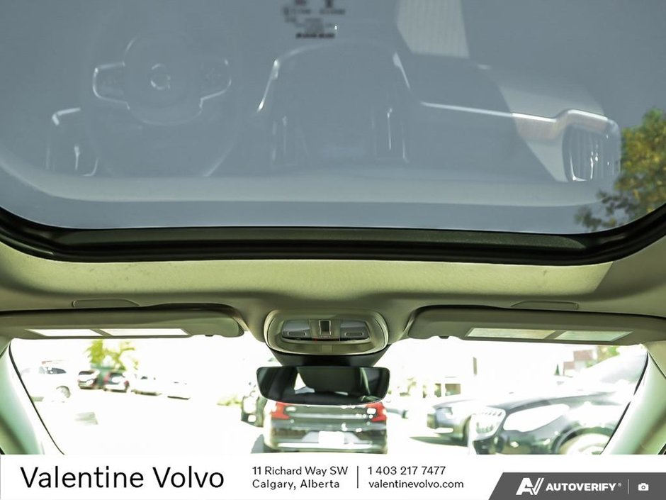 2024 Volvo S60 Plus Dark Theme-25