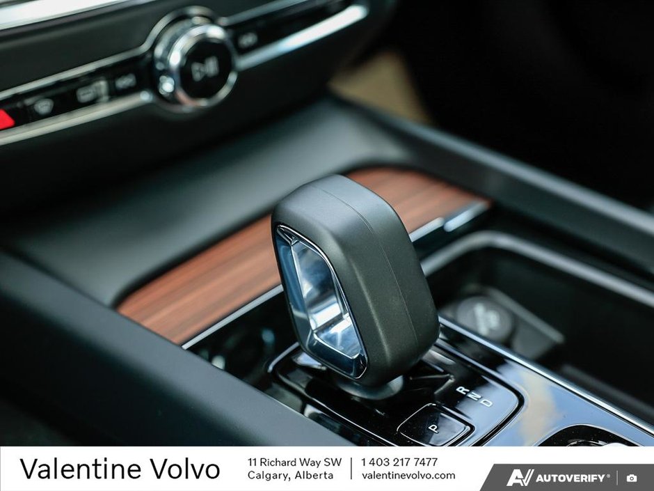 2024 Volvo S60 Plus Dark Theme-18