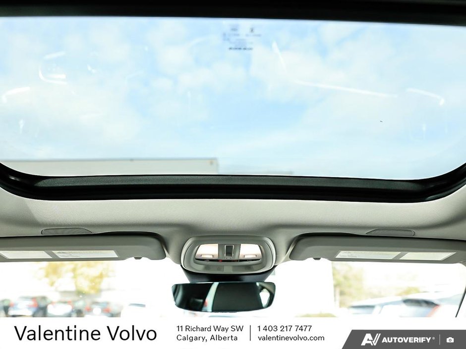 2024 Volvo S60 Plus Dark Theme-25