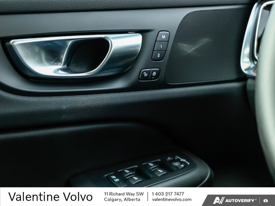 2024 Volvo S60 Plus Dark Theme-17