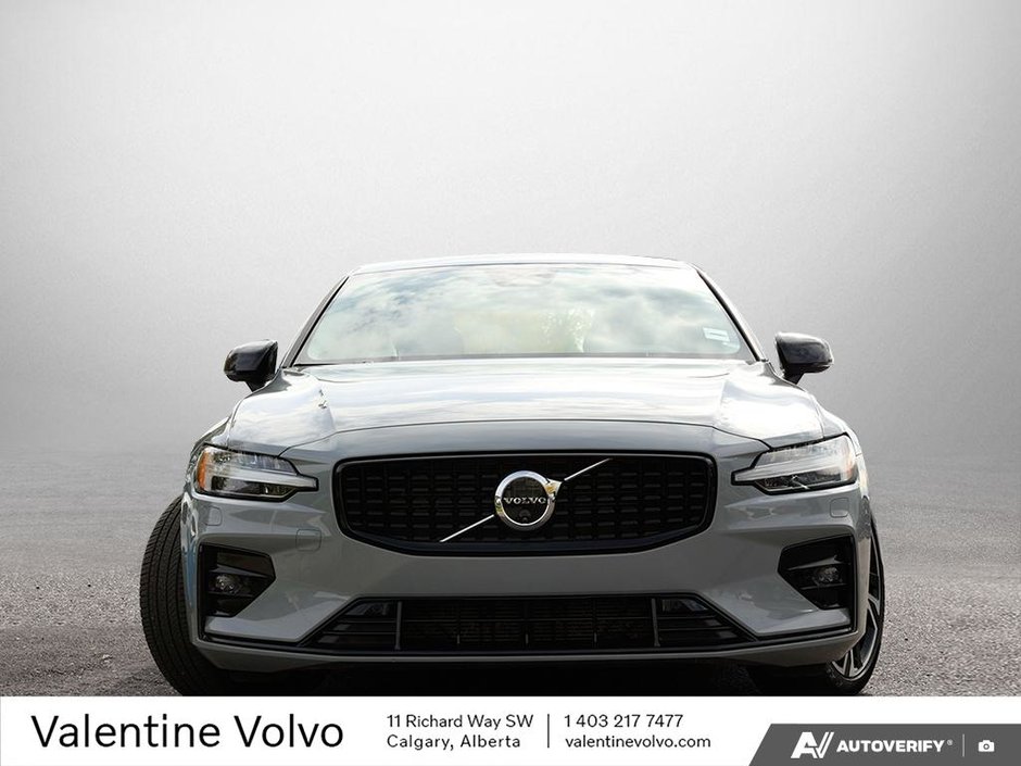 2024 Volvo S60 Plus Dark Theme-1