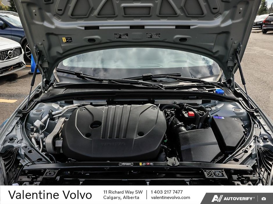 2024 Volvo S60 Plus Dark Theme-7