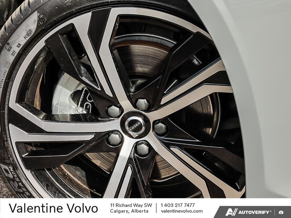2024 Volvo S60 Plus Dark Theme-5