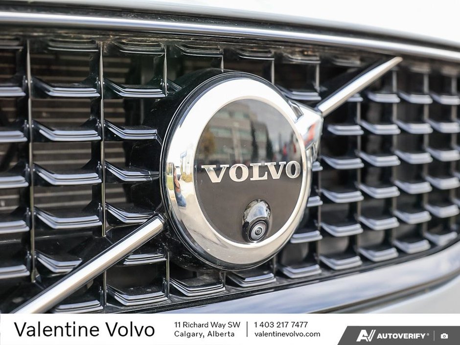 2024 Volvo S60 Plus Dark Theme-8