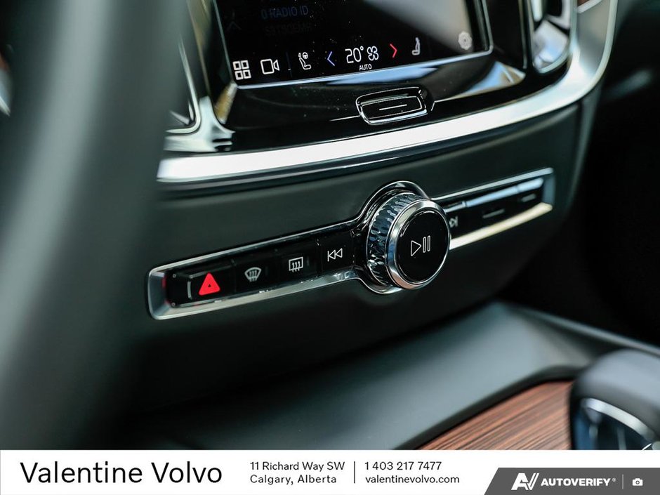 2024 Volvo S60 Plus Dark Theme-19