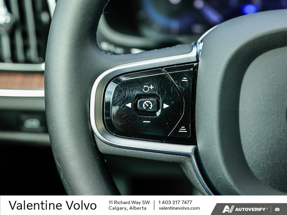 2024 Volvo S60 Plus Dark Theme-16
