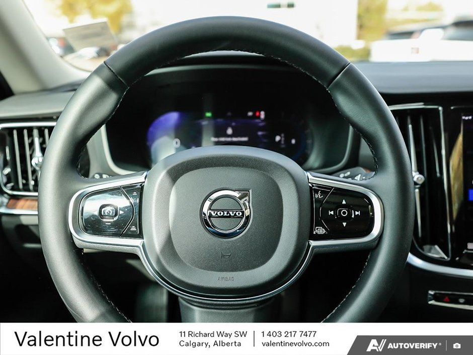 2024 Volvo S60 Plus Dark Theme-13