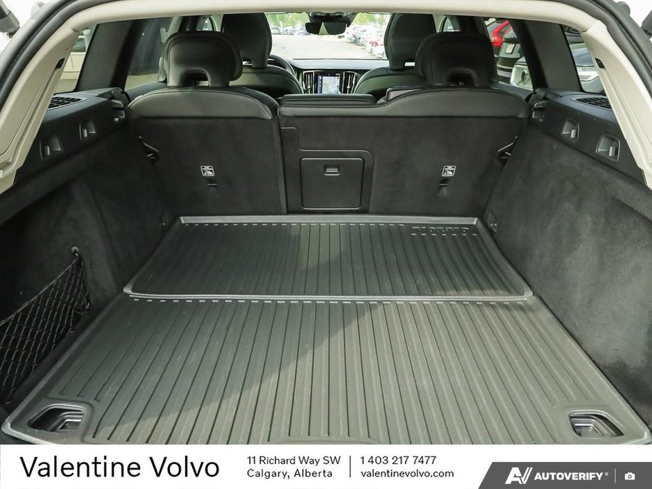2022 Volvo V60 Cross Country T5 AWD-10