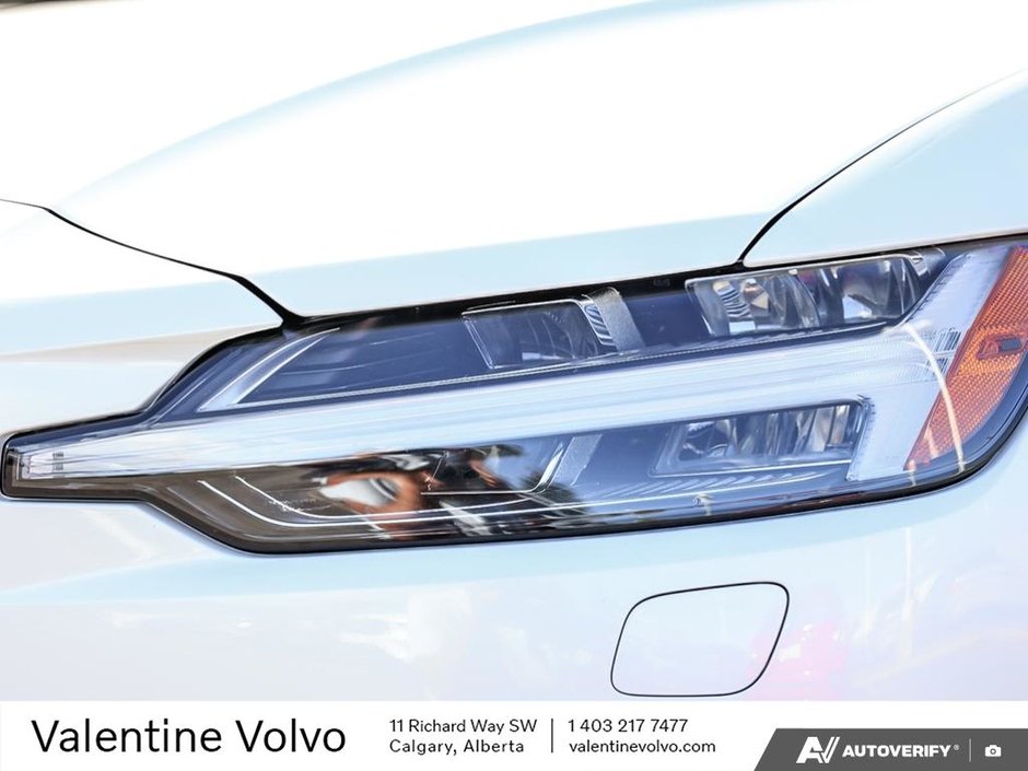 2025 Volvo V60 Cross Country Ultra-9