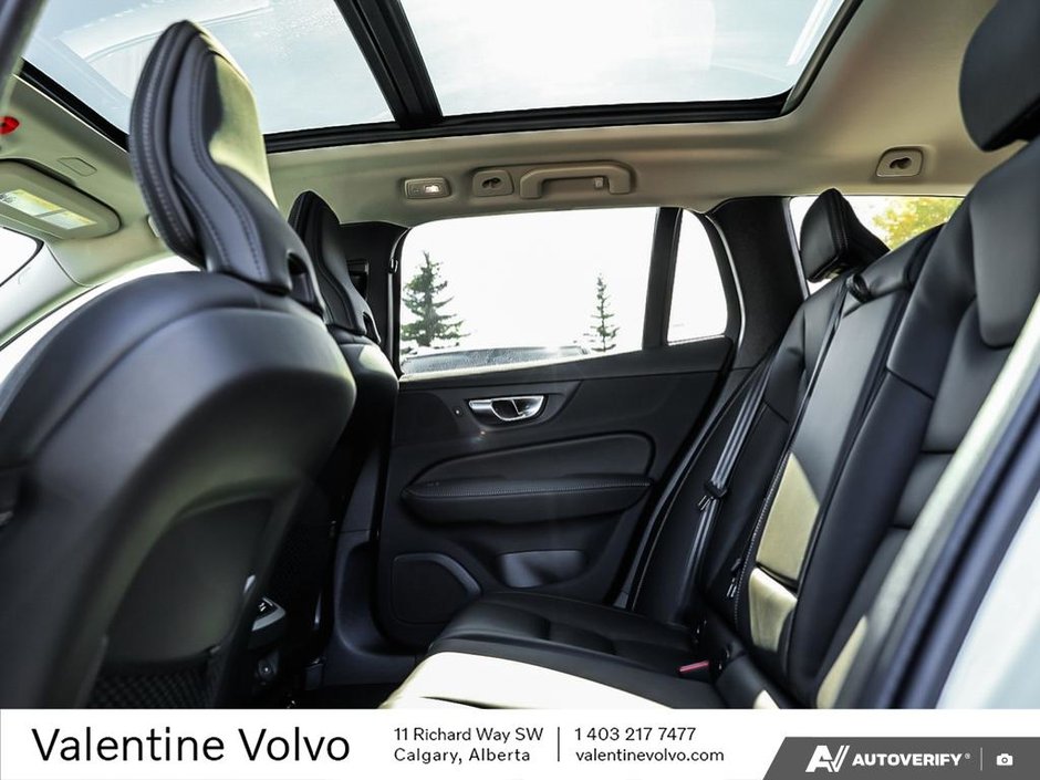 2025 Volvo V60 Cross Country Ultra-23