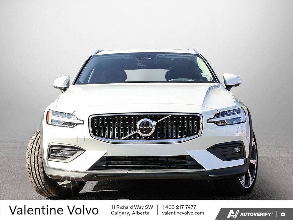 2025 Volvo V60 Cross Country Ultra-1