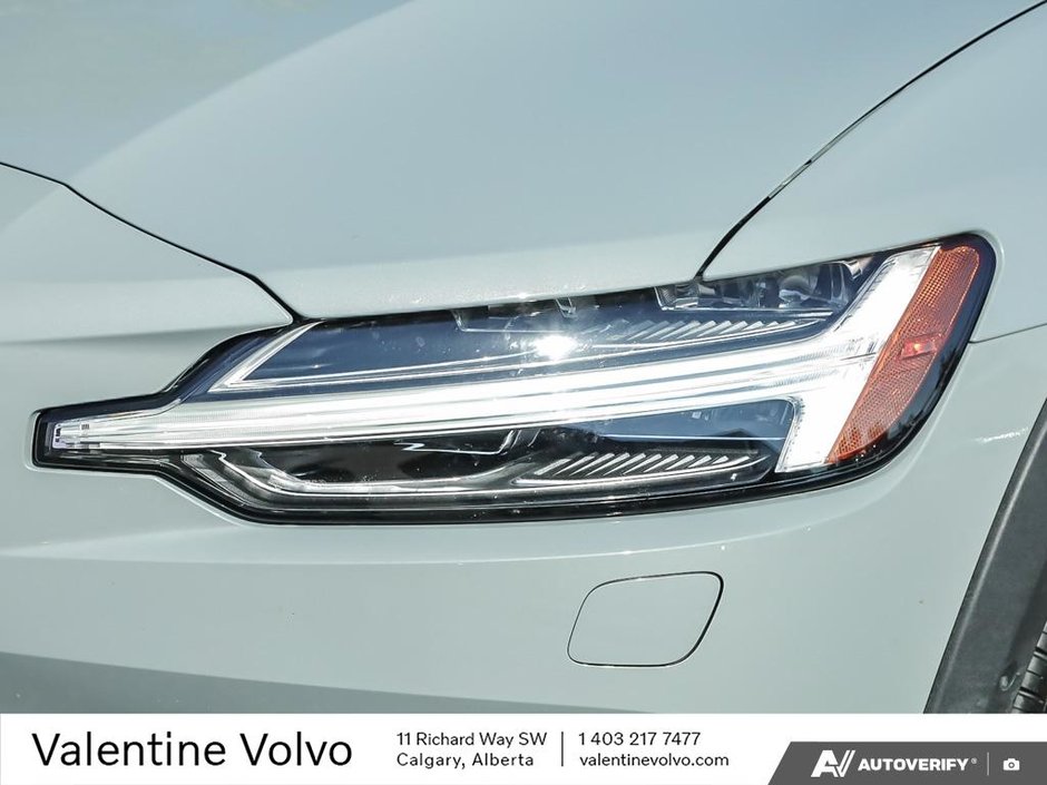 2025 Volvo V60 Cross Country Plus-9