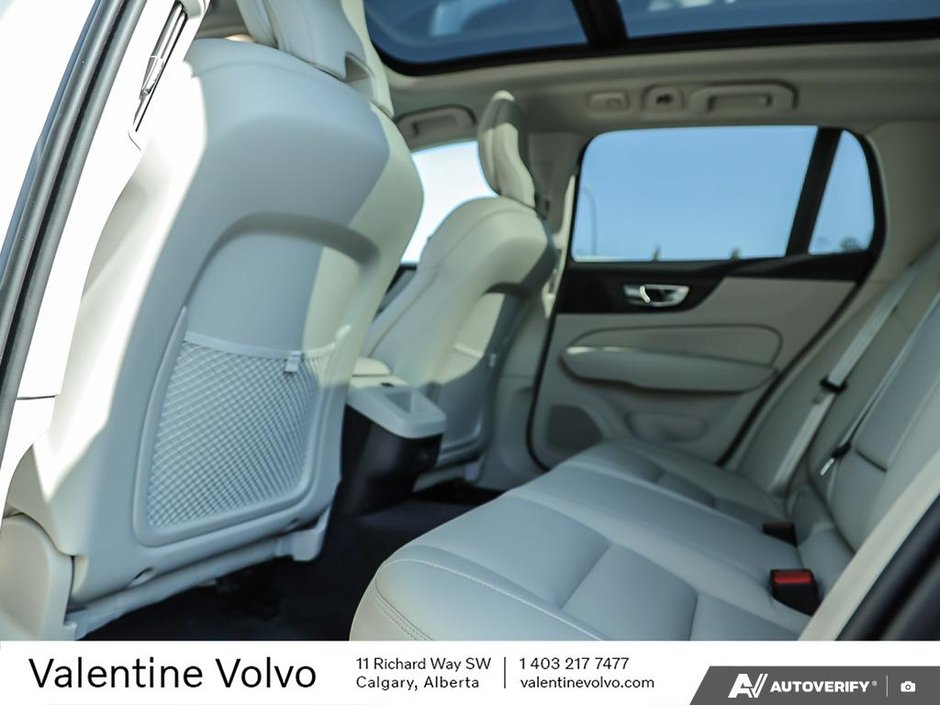 2025 Volvo V60 Cross Country Plus-23