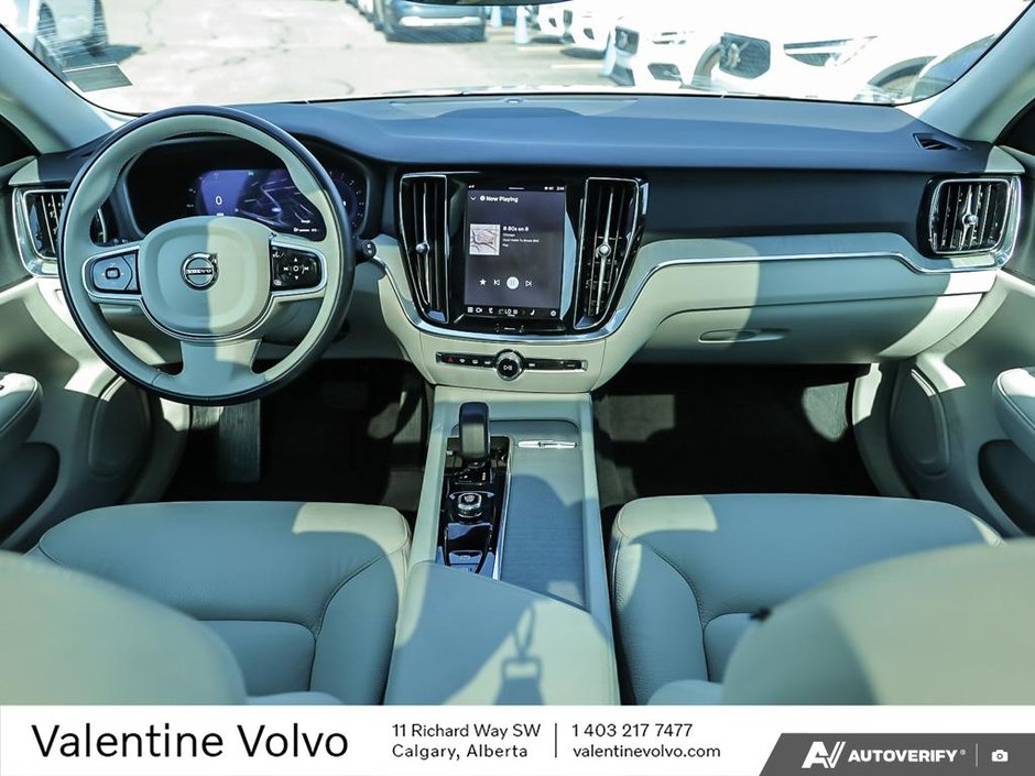 2025 Volvo V60 Cross Country Plus-24