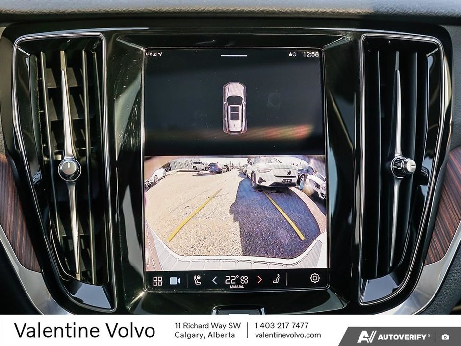 2025 Volvo V60 Cross Country Plus-26