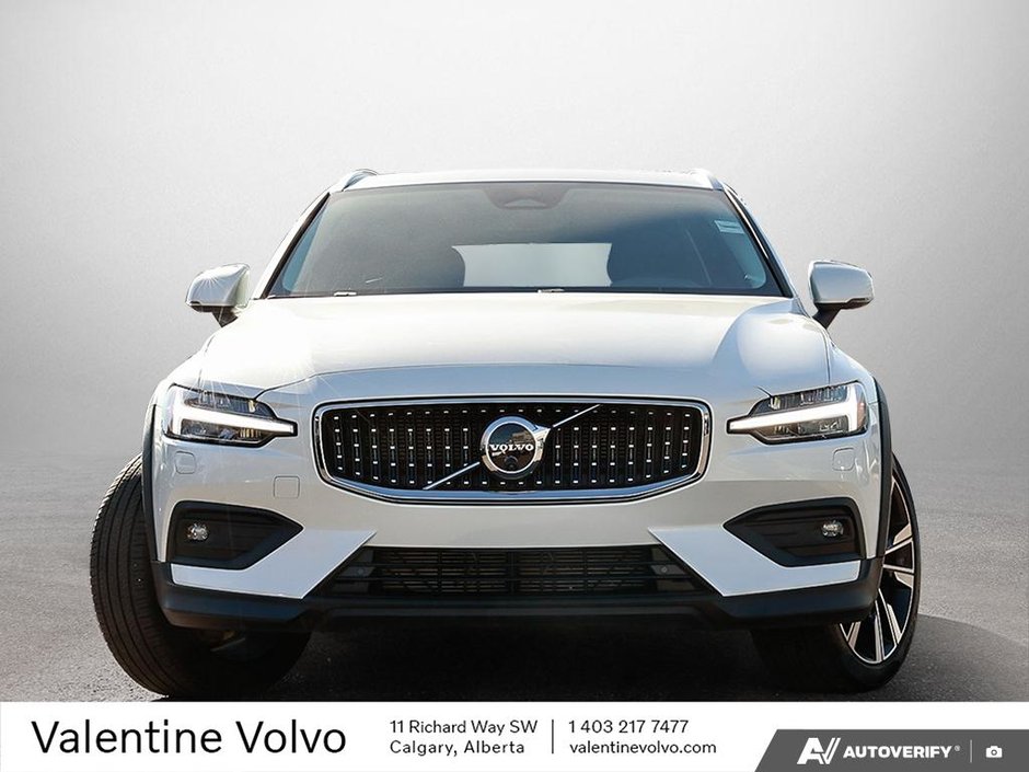 2025 Volvo V60 Cross Country Plus-1