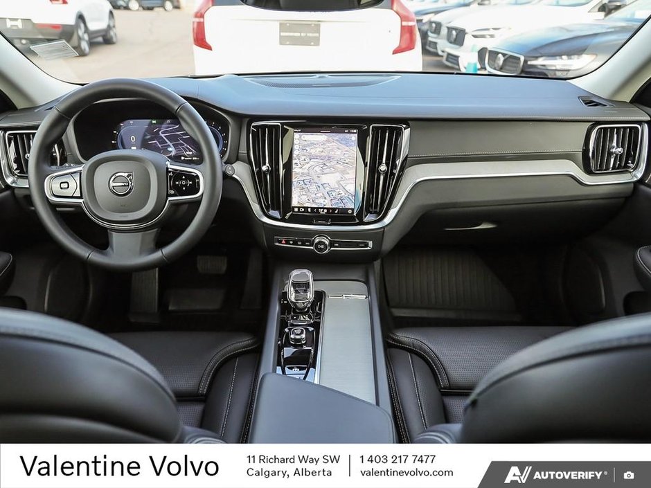 2025 Volvo V60 Cross Country Ultra-24