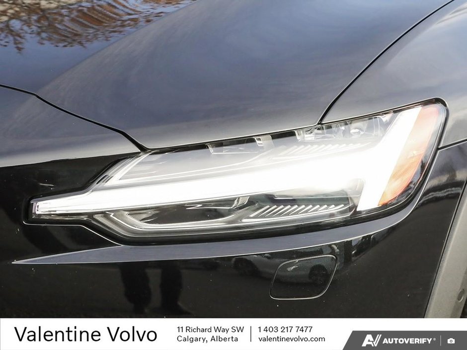 2025 Volvo V60 Cross Country Ultra-9